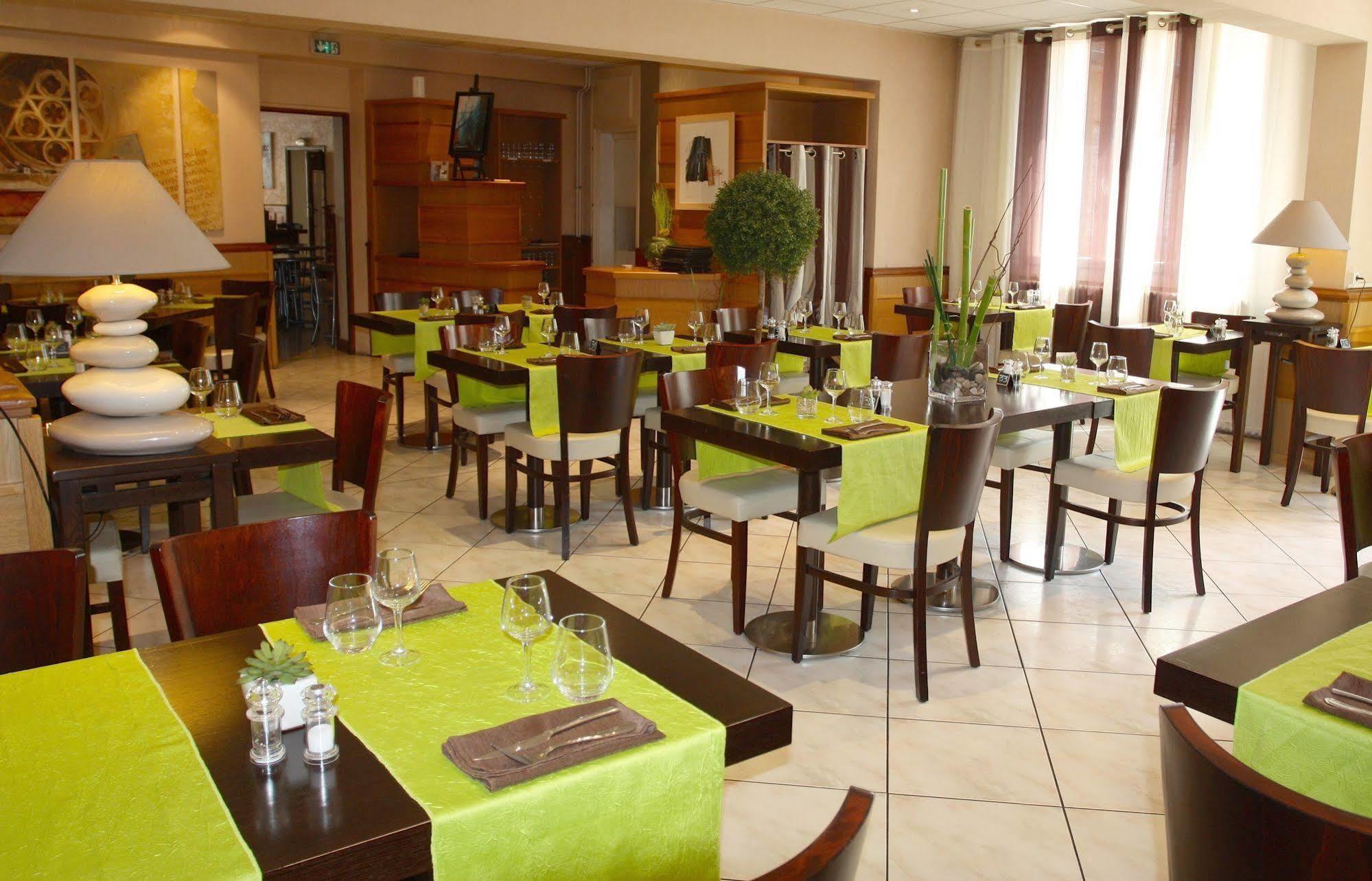 Logis Hotel Restaurant Du Midi - Rodez Centre Kültér fotó