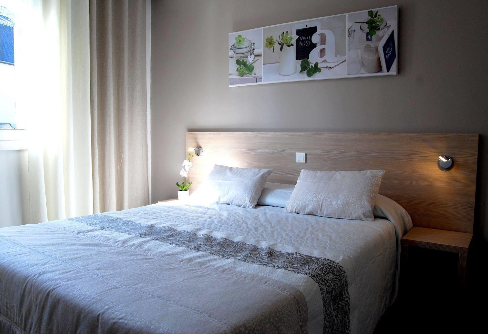Logis Hotel Restaurant Du Midi - Rodez Centre Kültér fotó