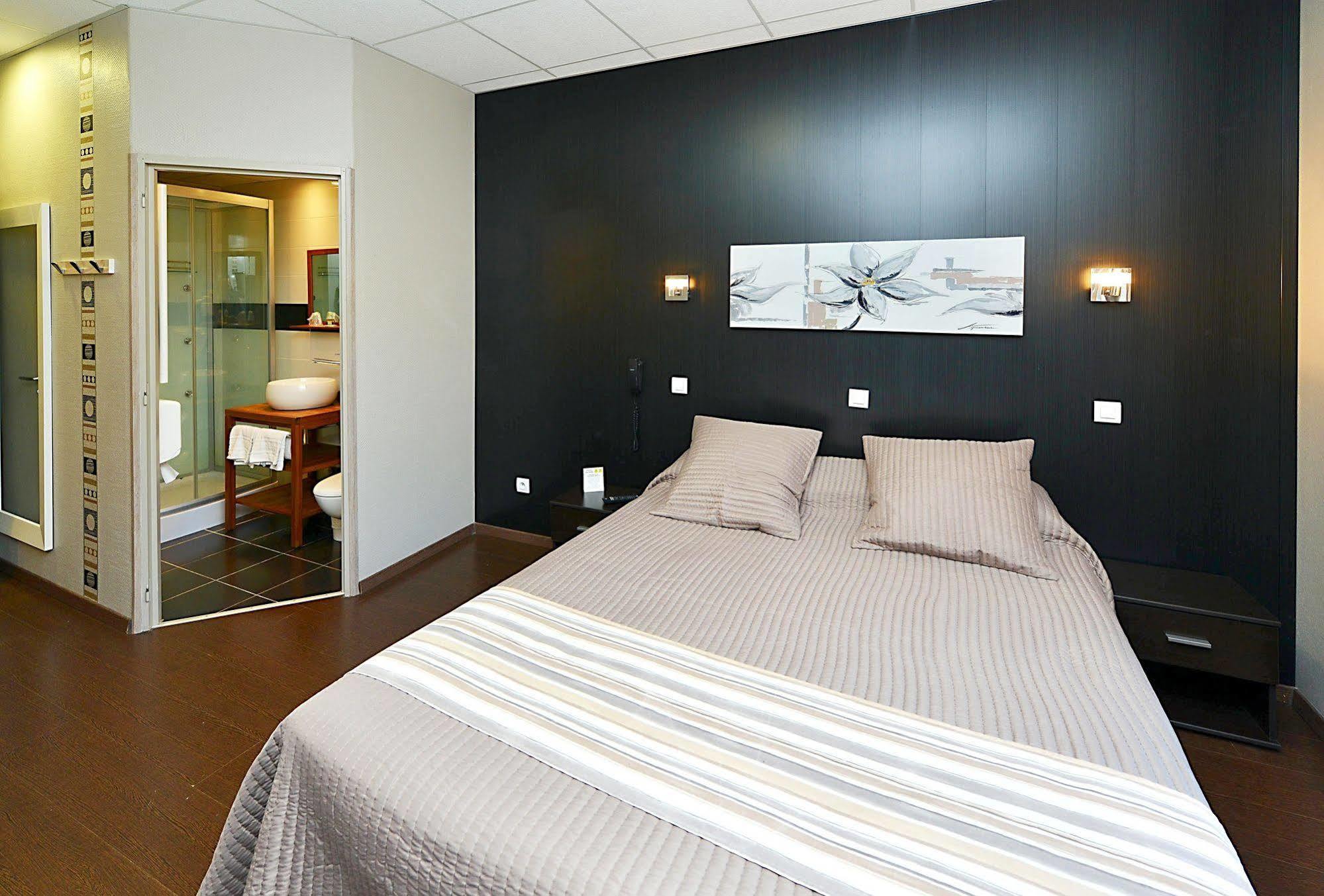 Logis Hotel Restaurant Du Midi - Rodez Centre Kültér fotó