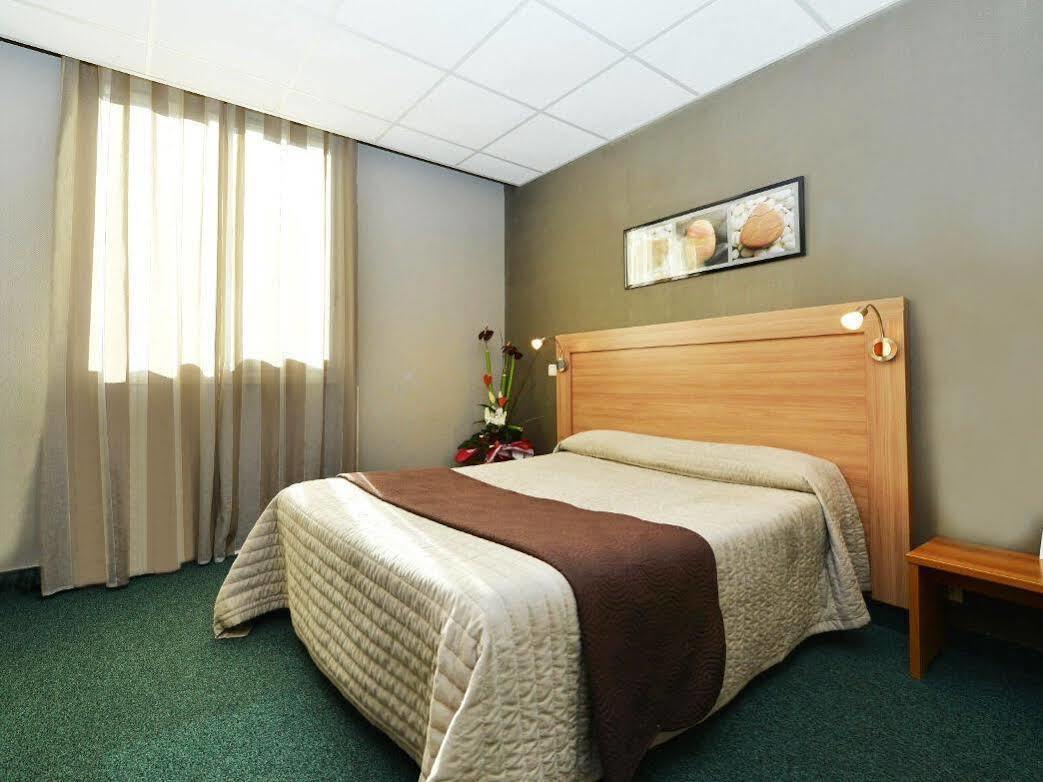 Logis Hotel Restaurant Du Midi - Rodez Centre Kültér fotó